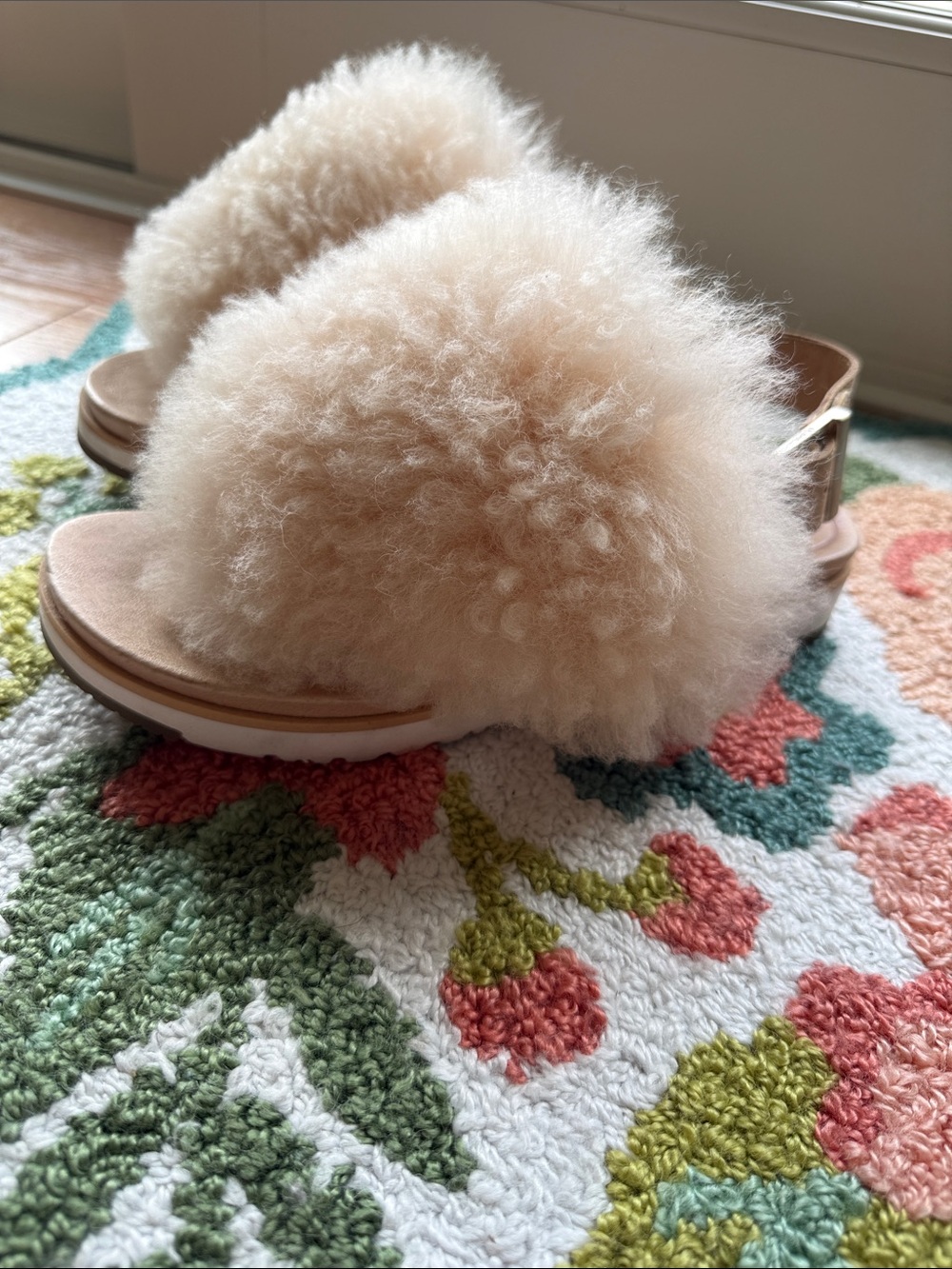 UGG  Cream Fluffy Slide‎ Sandals